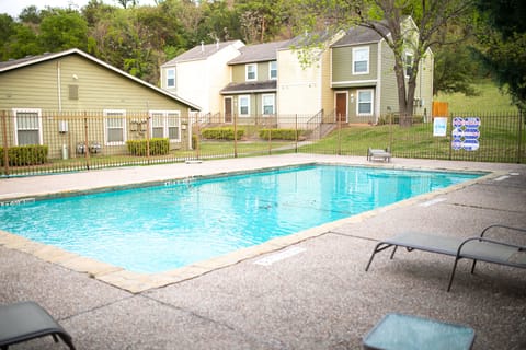 Great pool for hot summer days!