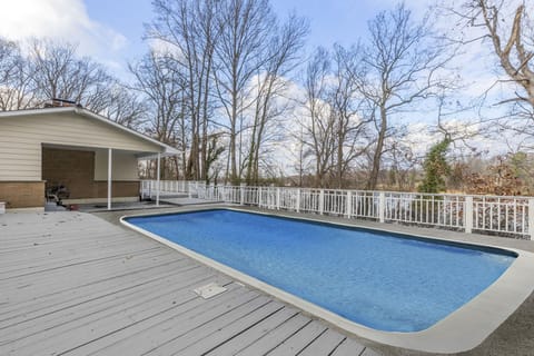 Pool closed in winter and virtually staged because it was closed during pic. 