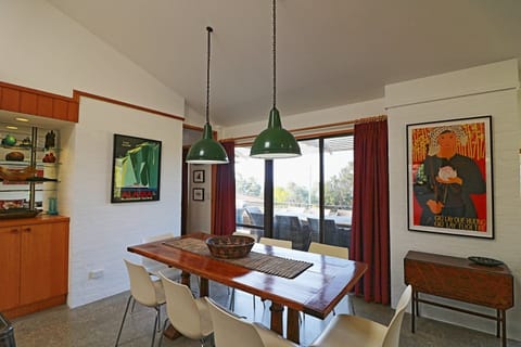 Dining (Compressed)_L-cb252550-8622-4067-87b0-d95baf387dd0.jpg