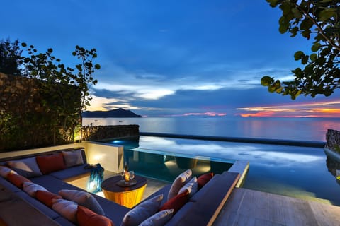 Beachfront Pool Villa Jacuzzi (24 Hours Use of Room) | Free minibar items, in-room safe, desk, blackout drapes