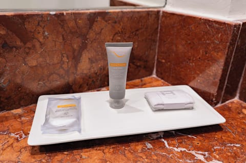 Premium bedding, in-room safe, desk, blackout drapes