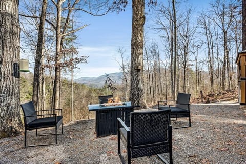 Grassy Paradise's crackling firepit overlooking mountain views