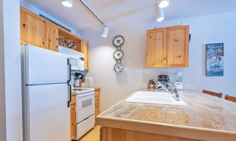 Small but mighty fully equipped Kitchen