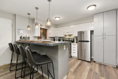 Condo, Multiple Beds, Patio, Garden View (220 Peterson St Unit 4) | Private kitchen | Fridge, microwave, oven, stovetop
