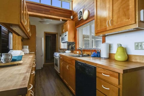 Kitchen at Arch Capella