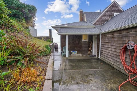 Exterior Entry at Windjammer