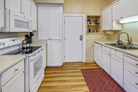 Kitchen at Sandpiper 1388