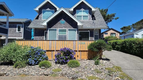 Front Entryway at Sandy Owl