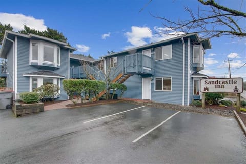 Parking Lot at Sandcastle Inn