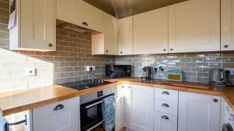 Kitchen, Rose Cottage Rodborough, Bolthole Retreats