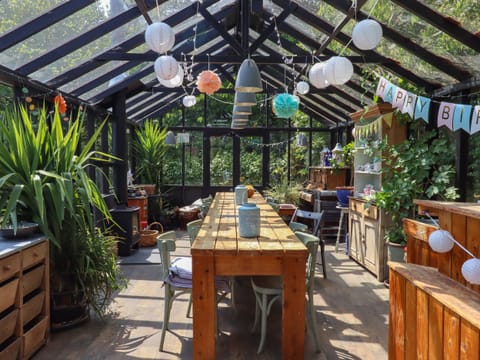Cottage | Dining