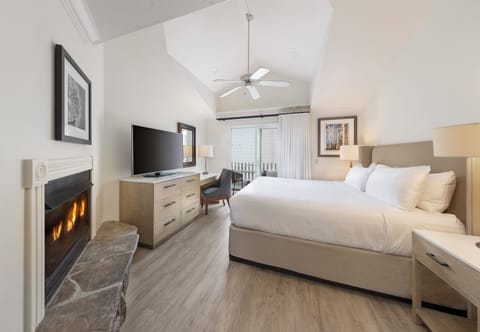 Deluxe Room, 1 King Bed, Patio, Partial Ocean View | Premium bedding, pillowtop beds, iron/ironing board, free WiFi