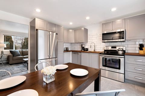 Townhome, Multiple Beds, Patio, Garden View (1751 E 16th St. Loveland) | Private kitchen | Fridge, microwave, oven, stovetop