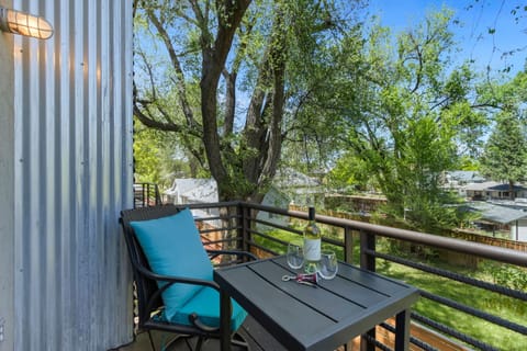 Apartment, Multiple Beds, Kitchen, Garden View (426 N. Loomis Ave.) | Property grounds