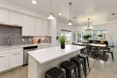 Townhome, Multiple Beds, Patio, Garden View (226 Osiander St. Unit D) | Private kitchen | Fridge, microwave, oven, stovetop