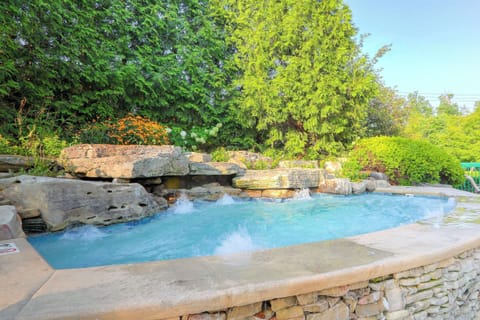 Indoor pool, seasonal outdoor pool, pool umbrellas, sun loungers