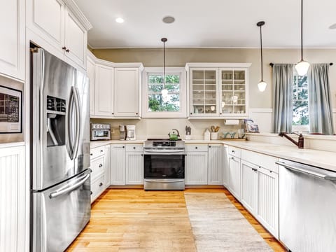 Fully equipped kitchen.