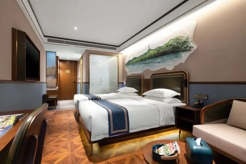 Business Twin Room | Memory foam beds, free minibar, blackout drapes, iron/ironing board