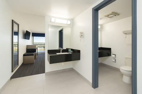 Standard Room, 1 King Bed, Refrigerator & Microwave, Bay View | Bathroom | Combined shower/tub, hair dryer, towels