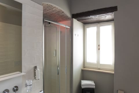 Family Studio Suite | Bathroom | Hair dryer, towels