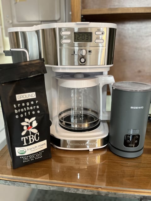 Coffe bar,  full pot and single cup brew,  milk frother , complimentary coffee 