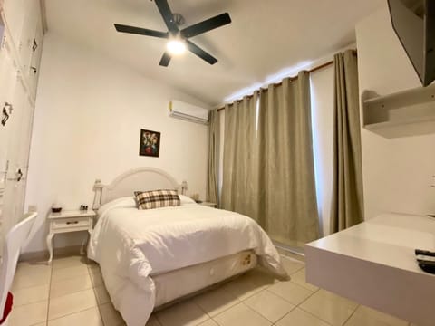 Executive Room | Premium bedding, down comforters, pillowtop beds, minibar