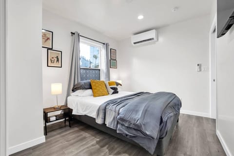 Guest Bedroom w Double Bed