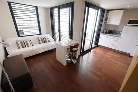 Vacation rental SAINT-RÉMY-DE-PROVENCE Alpilles, Apartment for rent with all comfort living room for 2 people. Online reservation with Plaisirs & Maisons de Provence