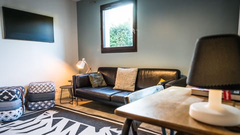 living room and smart tv + netflix !