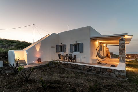 Escape the hustle and bustle of life and unwind in our cozy summer house