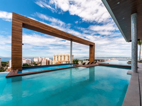 Beautiful 2 BR condo at D'esire