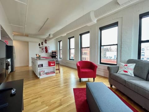 Enjoy 1,300 square feet, great downtown views and in-room entertainment all wrapped with Husker memorabilia throughout.