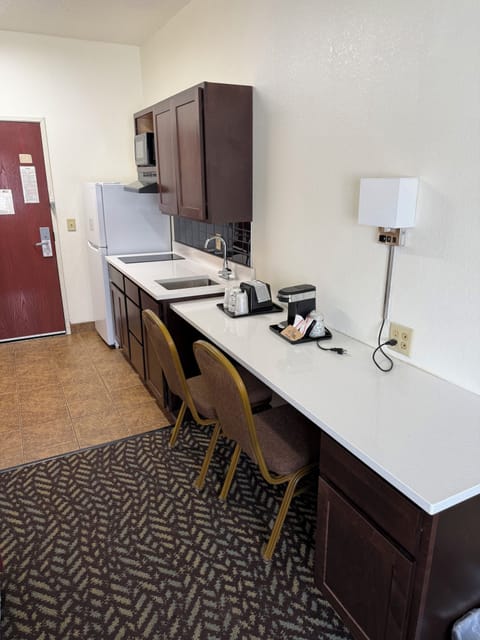 1 Queen Bed with Kitchenette Non-Smoking | Private kitchen | Full-size fridge, microwave, stovetop, coffee/tea maker