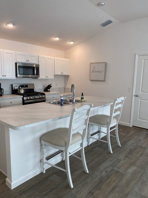 Great kitchen opens to LR/DR