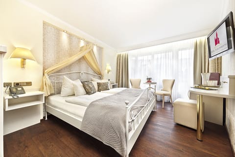 Comfort Double Room (Sissi) | Hypo-allergenic bedding, pillowtop beds, minibar, in-room safe