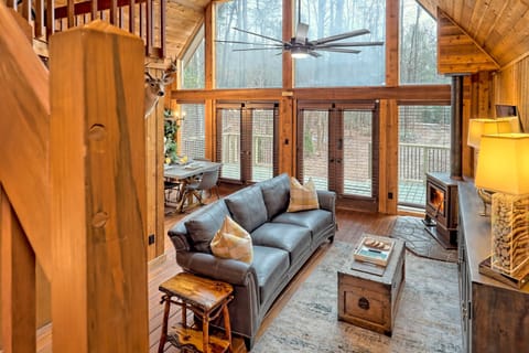 Sleeps up to 8 near Helen, GA w/hot tub, firepit, outdoor kitchen, waterfront.