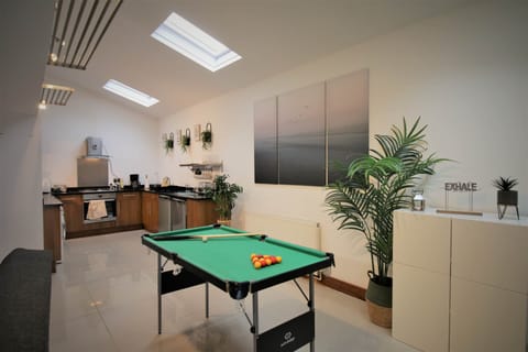 Pool table (4)