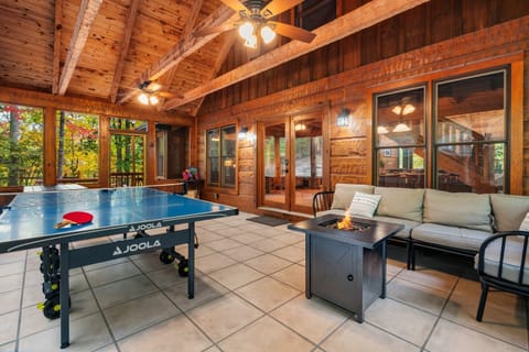 Game on and cozy vibes! Enjoy sunny days and fun nights on the screened porch - where fun meets relaxation at our mountain retreat! 🏔️🏓🔥 The back screened porch is a favorite hangout with ping pong, a picnic table and seasonal propane fire pit.
