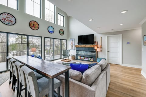 Suttons Bay Vacation Rental | 5BR | 3.5BA | 3,000 Sq Ft | Stairs Required