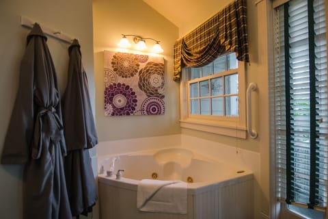 Room, Private Bathroom (STEPHEN - #315) | Jetted tub