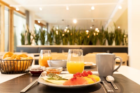 Daily buffet breakfast for a fee