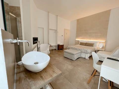 Junior Room | Egyptian cotton sheets, premium bedding, down comforters