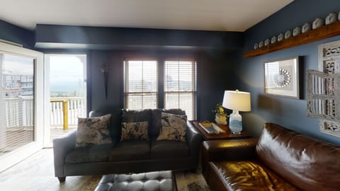 Couch, Furniture, Living Room, Indoors, Home Decor