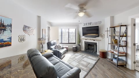 Home Decor, Living Room, Furniture, Indoors, Screen