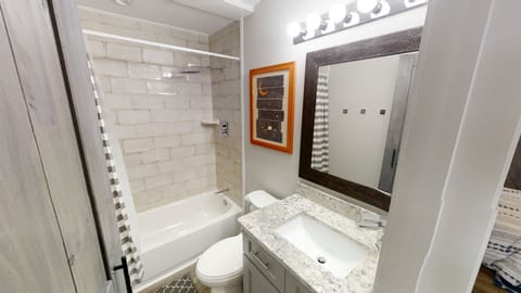 Sink, Indoors, Bathtub, Tub, Toilet