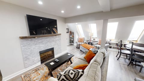 Home Decor, Indoors, Living Room, Furniture, Table