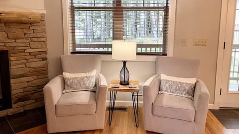 Indoors, Furniture, Living Room, Home Decor, Chair