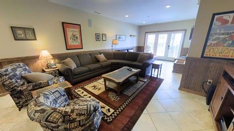 Home Decor, Living Room, Furniture, Indoors, Couch