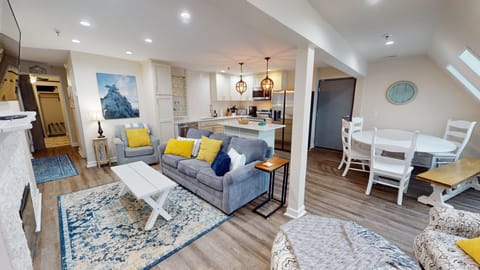 Home Decor, Furniture, Table, Indoors, Rug