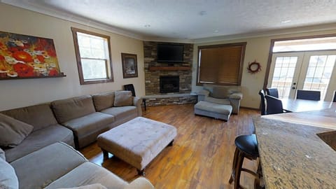 Home Decor, Living Room, Furniture, Indoors, Couch